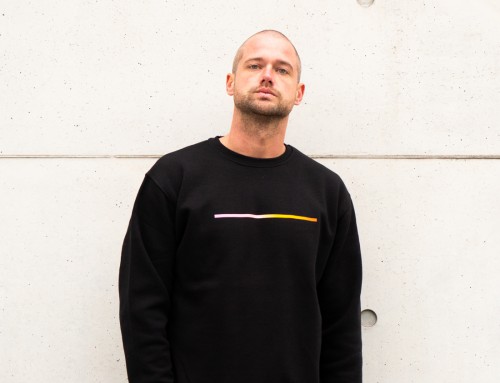 LOOK THROUGH THE SLIT | Sweatshirt by Raws